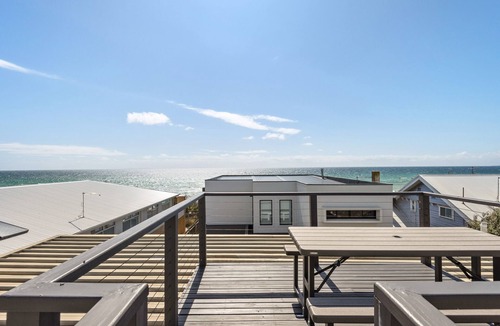 Frankston Apartment | Top Floor Beach Retreat Apartment
