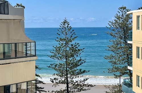 Mooloolaba Apartment | Top Floor Beachside Apartment in the Heart of Mooloolaba