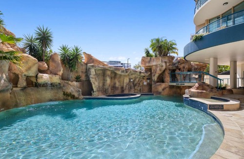 Mooloolaba Apartment | Top Floor Beachside Apartment in the Heart of Mooloolaba