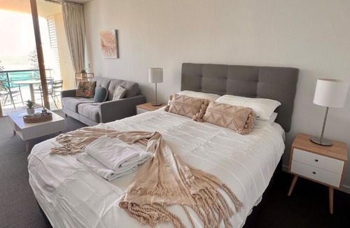 Mooloolaba Apartment | Top Floor Beachside Apartment in the Heart of Mooloolaba