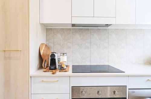 Torquay Apartment | Torquay Boutique Steps to the Beach Dining and Bars