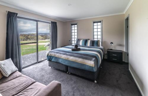Jindabyne House | TOUCHDOWN COTTAGES