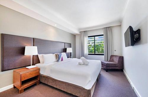 Darwin City Centre Apartment | Towering Palms, A Seaside Balcony with Resort Pool