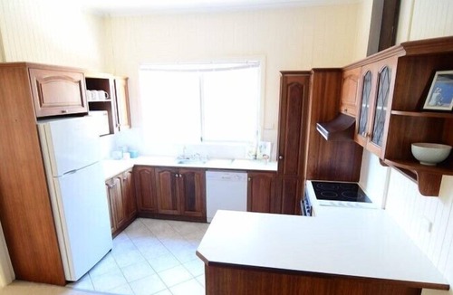 Waterhouse House | Town Centre - Family Accommodation at Robe