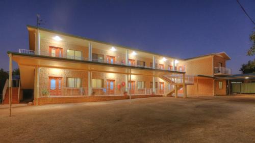 Pioneer Hotel | Townview Motel