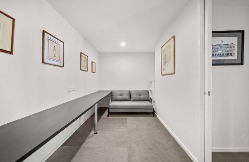 Kingston Apartment | Tranquil 2-Bed Apartment in Kingston Foreshore