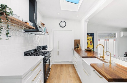 Bardon Apartment | Tranquil 2-Bed Family Home with Deck Among Trees