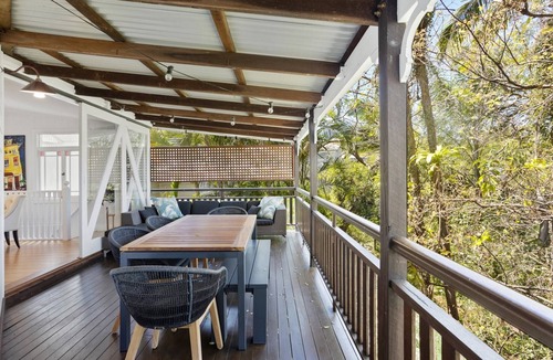 Bardon Apartment | Tranquil 2-Bed Family Home with Deck Among Trees