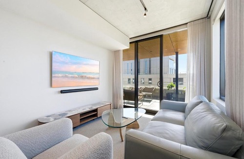 Kingston Apartment | Tranquil 2-Bed with Water View