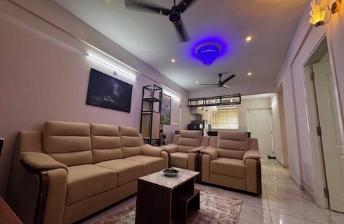 Thiruvananthapuram Apartment | Tranquil 2-bedroom apartment with AC in charming Thundathil