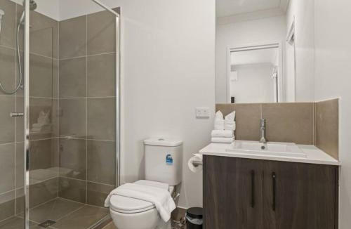 Browns Plains House | Tranquil 2BR Retreat with Local Charm and Comfort