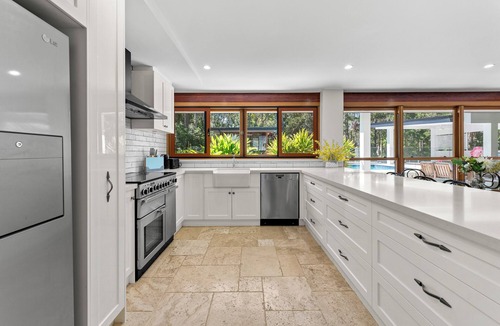 Chandler House | Tranquil 2Ha Escape: 5BD Home + Pool & Play Area