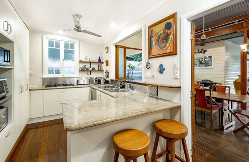 Cairns Apartment | Tranquil 3BR Cottage/Granny Flat Combo near City