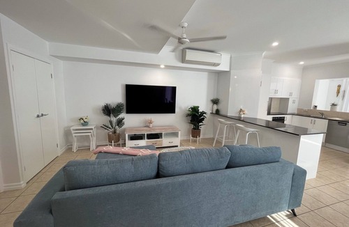 Clifton Beach House | Tranquil Bali-Style 4 br lux beachside townhouse with own pool