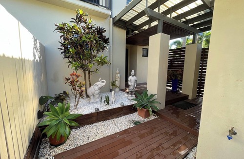 Clifton Beach House | Tranquil Bali-Style 4 br lux beachside townhouse with own pool