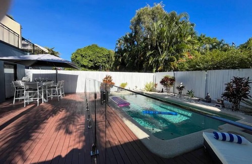 Clifton Beach Villa | Tranquil Bali-Style 4Br Lux Beachside Townhouse