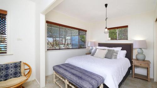 Pretty Beach House | 'Tranquil Bayside Cottage' by HolidayCo