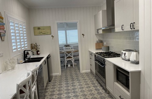Kiama Heights Cottage | Tranquil Beachside cottage. A stone throw from the beach & Hiking.Pet-friendly.