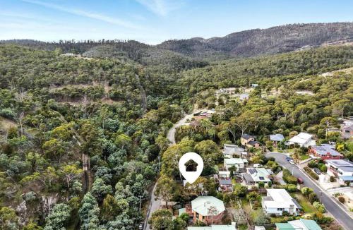 Geilston Bay House | Tranquil Bush Outlook Near City