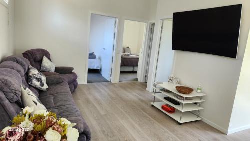 Geilston Bay Apartment | Tranquil Bush Setting Apartment Hobart 2 Bedroom and pet friendly