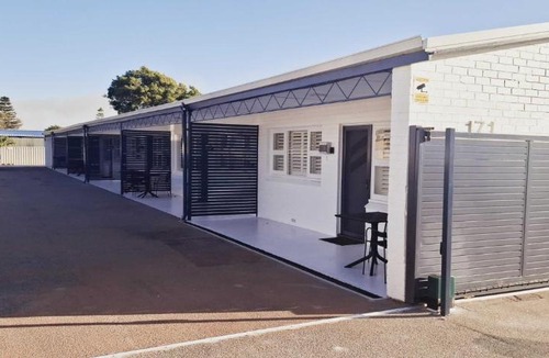 Rockingham Apartment | Tranquil Escape by Rockingham Jetty - Hosted by Canstay