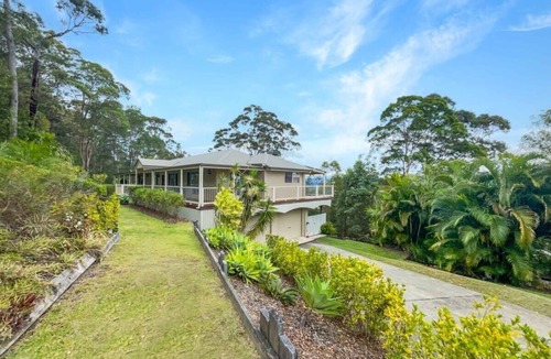 Ninderry House | Tranquil Escape with Beautiful Mountain Views
