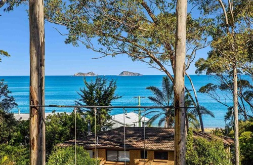 Long Beach House | Tranquil Karana Escape