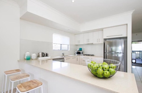 Tewantin House | Tranquil & Modern Riverside Getaway