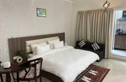 Sector 40 Apartment | Tranquil Nest in Gurgaon with balcony