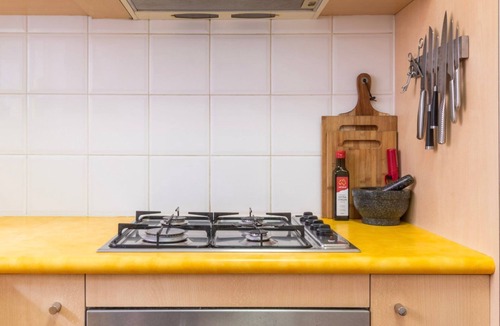 Parkville Apartment | Tranquil North Melbourne Stay with Patio & Parking