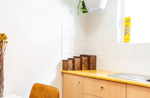 Parkville Apartment | Tranquil North Melbourne Stay with Patio & Parking