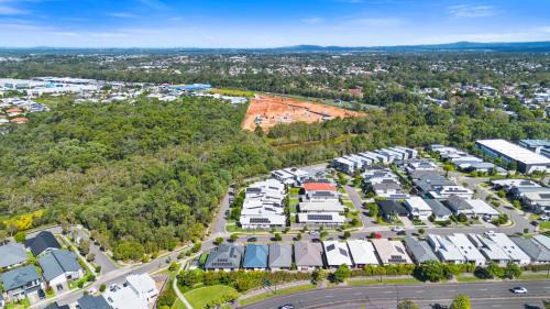 North Lakes House | Tranquil Retreat Brisbane North