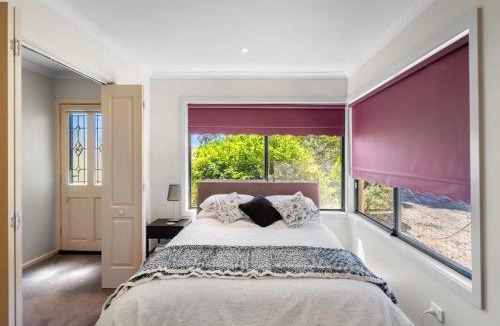 Kirwans Bridge House | Tranquil River Retreat