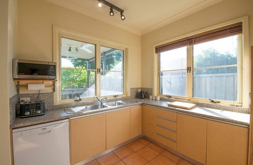 Dubbo House | Tranquil Taylor - Two-Storey CBD Family Home, BBQ