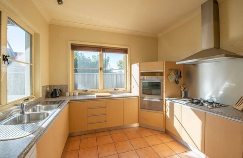Dubbo House | Tranquil Taylor - Two-Storey CBD Family Home, BBQ