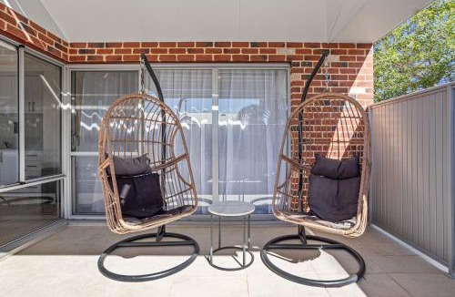 Bassendean House | Tranquil Tree Views 2 Bedroom 2 Bathroom Apartment