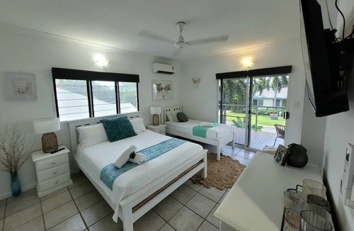 Durack House | Tranquil Tropical 4 Bedroom House with Spa