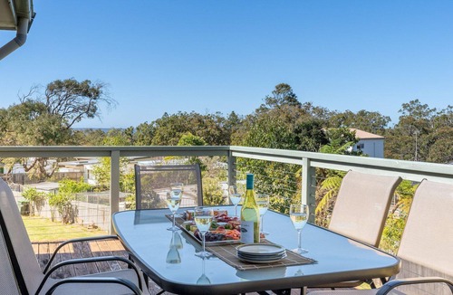 Culburra Beach House | Tranquil Views – Stay 3, Pay 2