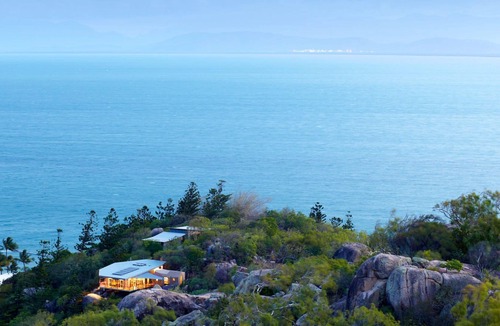 Picnic Bay House | Tranquility Base - A beautiful architecturally designed holiday house in Picnic Bay