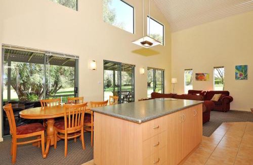 Bow Bridge House | Tree Elle Retreat