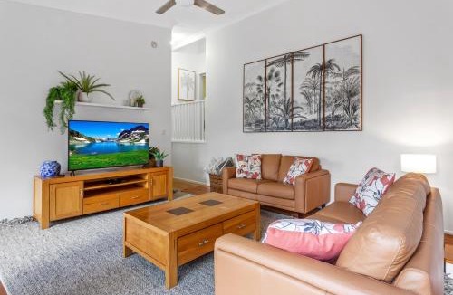 Middle Ridge House | Tree House Toowoomba - Peace & Quiet in tree tops