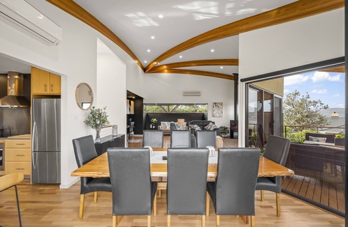 Rosetta House | Tree Top Views - 4 Bedroom House