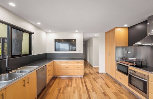 Rosetta House | Tree Top Views - 4 Bedroom House