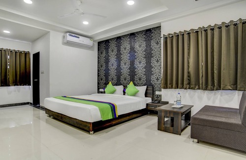 Indore Hotel | Treebo Grand Euro Pipliyahana Square