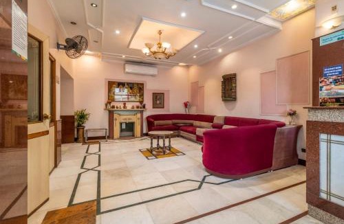 Sindhi Camp Hotel | Treebo Natraj - Jaipur