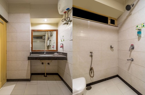 Sindhi Camp Hotel | Treebo Natraj - Jaipur