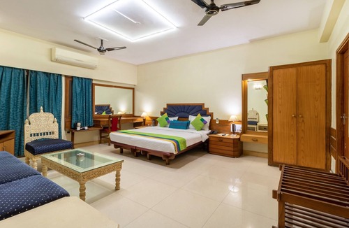 Sindhi Camp Hotel | Treebo Natraj - Jaipur
