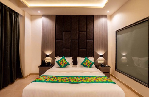 Kurla West Hotel | Treebo Palm Olive