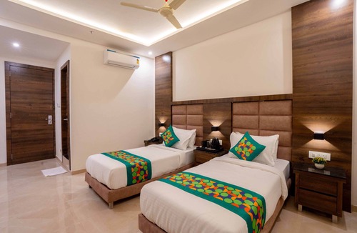 Kurla West Hotel | Treebo Palm Olive