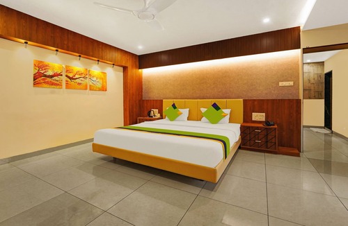 Kolhapur Hotel | Treebo Surya Comforts, 200 Mtrs From Kolhapur Railway Station